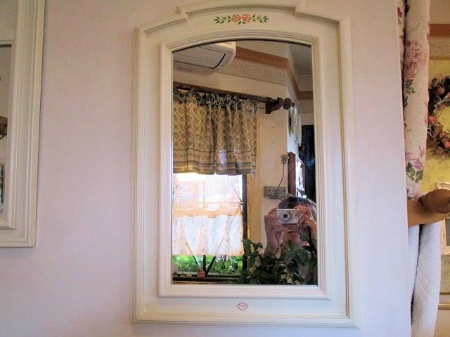 マニーローズ薔薇のステンシルが可愛いーミラー　鏡 ベルカステルマニーローズ ステンシルローズ ミラー ベルカステル - 「フランス雑貨マニー