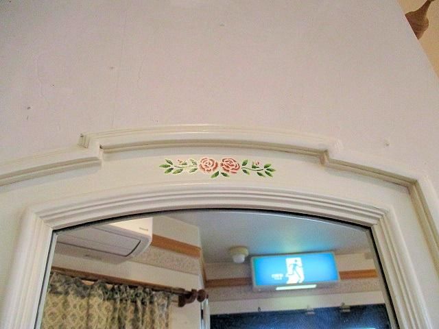 マニーローズ薔薇のステンシルが可愛いーミラー　鏡 ベルカステルマニーローズ ステンシルローズ ミラー ベルカステル - 「フランス雑貨マニー