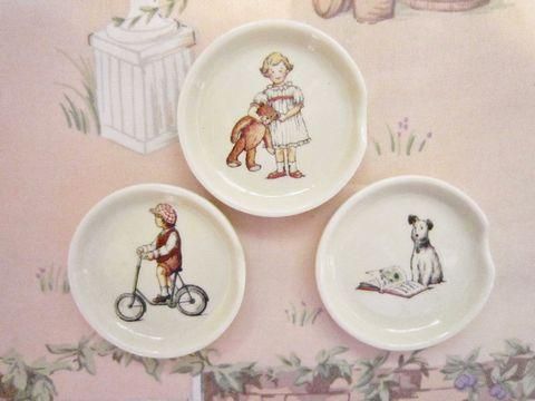 La SPA めんどりのフェーヴ　　フランス雑貨　ミニチュア　陶器 La SPA めんどりのフェーヴ フランス雑貨 ミニチュア 陶器 VINTAGE