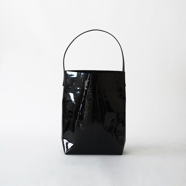 <img class='new_mark_img1' src='https://img.shop-pro.jp/img/new/icons1.gif' style='border:none;display:inline;margin:0px;padding:0px;width:auto;' />BAGUETTE TOTE SHRINK LEATHER ,ENAMEL