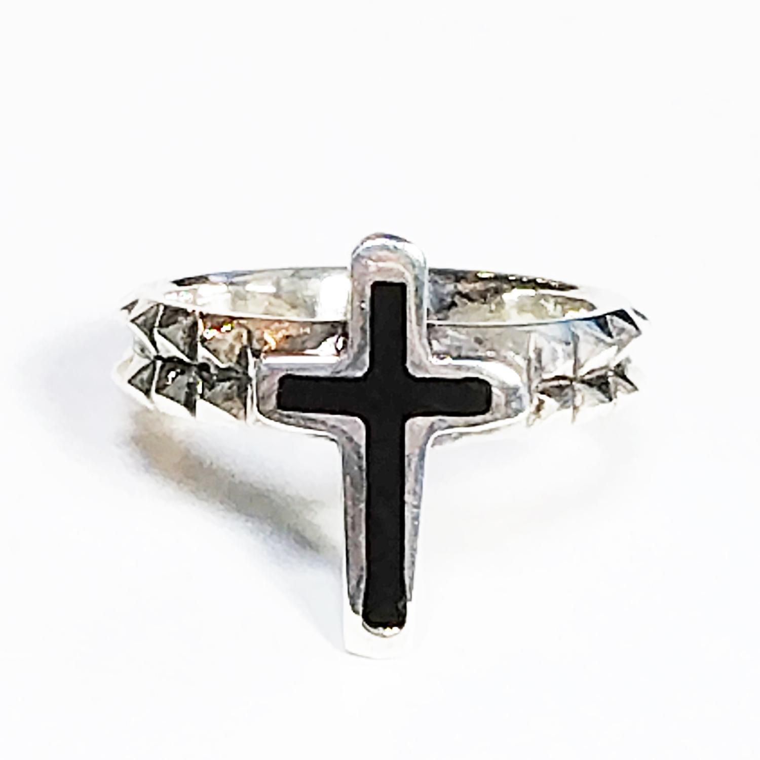 SAHRIVAR（シャフリーヴァル）Enameled Cross Ring