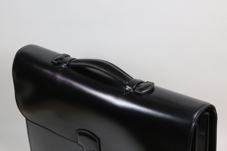 縦30cmチェレリーニ(CELLERINI)のイタリア製 ブリーフケース 黒 ブラック