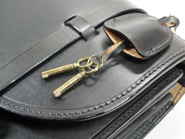 282 超レア!! 使用数回 W＆H GIDDEN ギデン ブリーフケース ブライドル