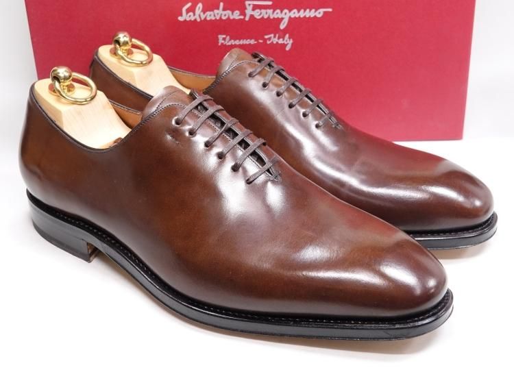 Ferragamo トラメッザ ホールカット ブラウン 6.5EEサイズ - 靴