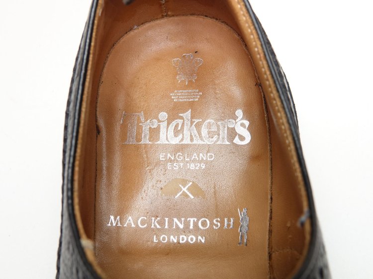 560 / 0208 極上 トリッカーズ （マッキントッシュ別注） フルブローグ ブラック グレインレザー 6.5-5 #M7346 -  SHOESAHOLIC シューホリック 公式 | 高級中古靴専門の通販と買取ストア