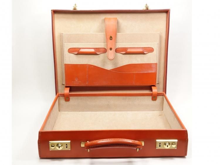 340 / 0812 使用数回 スウェインアドニーブリッグ アタッシュケース