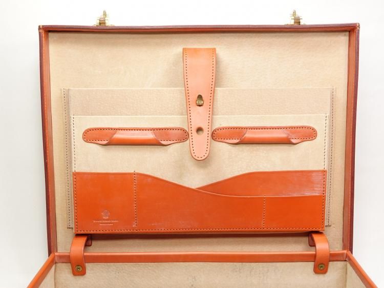 340 / 0812 使用数回 スウェインアドニーブリッグ アタッシュケース