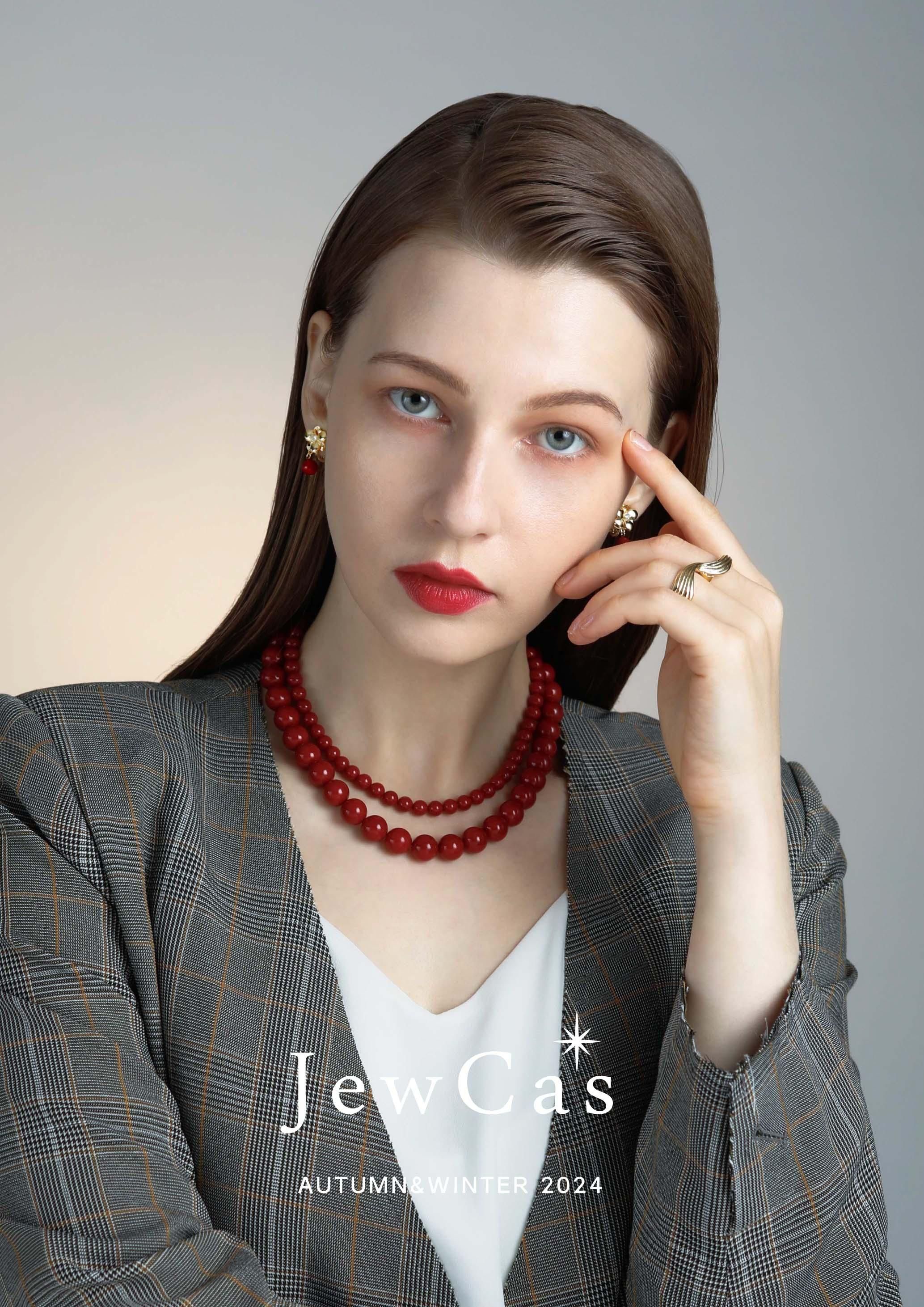 モデル紹介ページ_KatiTetereva - アクセサリー通販のRaffia