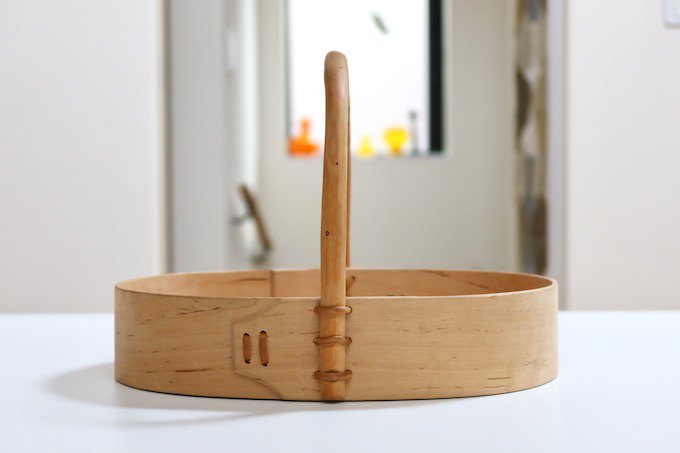 スウェーデン製のハンドル付き木製トレイ - 北欧雑貨・ビンテージ食器 