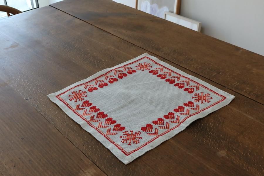 センターテーブル　刺繍マット　スウェーデン製 EKERUNO センターテーブル 刺繍マット スウェーデン製 EKERUNO - メルカリ