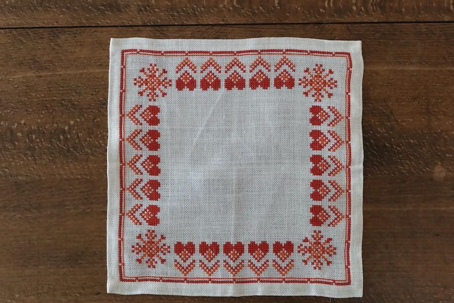 センターテーブル　刺繍マット　スウェーデン製 EKERUNO センターテーブル 刺繍マット スウェーデン製 EKERUNO - メルカリ
