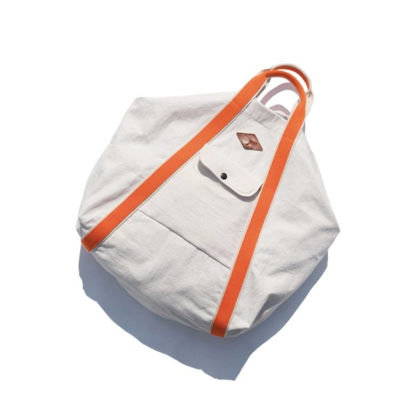 <img class='new_mark_img1' src='https://img.shop-pro.jp/img/new/icons1.gif' style='border:none;display:inline;margin:0px;padding:0px;width:auto;' />THE UNION ˥ THE COLOR MEGA TOTE BAG (kinari)