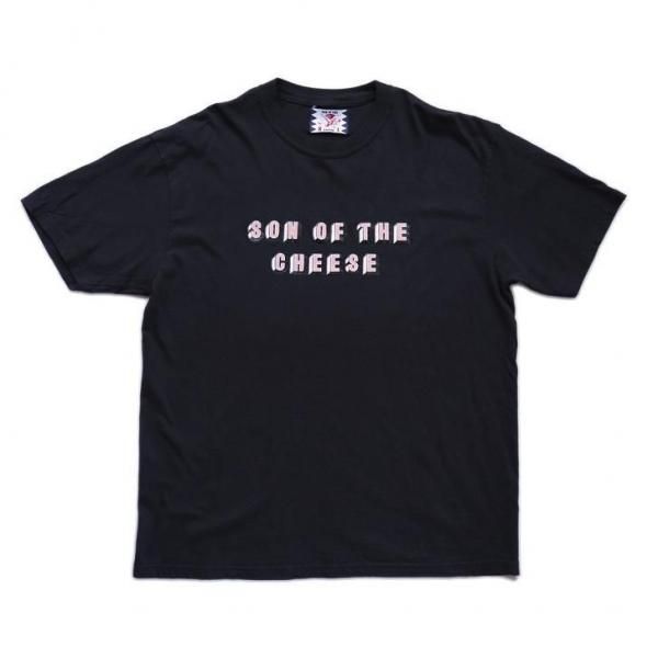 <img class='new_mark_img1' src='https://img.shop-pro.jp/img/new/icons1.gif' style='border:none;display:inline;margin:0px;padding:0px;width:auto;' />SON OF THE CHEESE ΥХ SON OF THE CHEESE BLOCKS TEE T (black) 