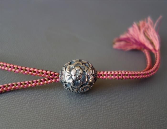 古代 和田玉(ホータン)細工彫り古代龍首帯勾 根付 緒締玉 提げ物 装飾