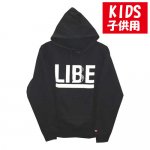 <img class='new_mark_img1' src='https://img.shop-pro.jp/img/new/icons15.gif' style='border:none;display:inline;margin:0px;padding:0px;width:auto;' />LIBE / BIG LOGO KIDS PARKER [ライブ] キッズサイズ　パーカー BLACK