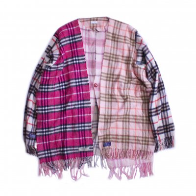 SCARF CARDIGAN (Burberrys) <img class='new_mark_img2' src='https://img.shop-pro.jp/img/new/icons8.gif' style='border:none;display:inline;margin:0px;padding:0px;width:auto;' />