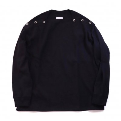 shoulder buttoned boat neck heavy themal shirt. -black.-