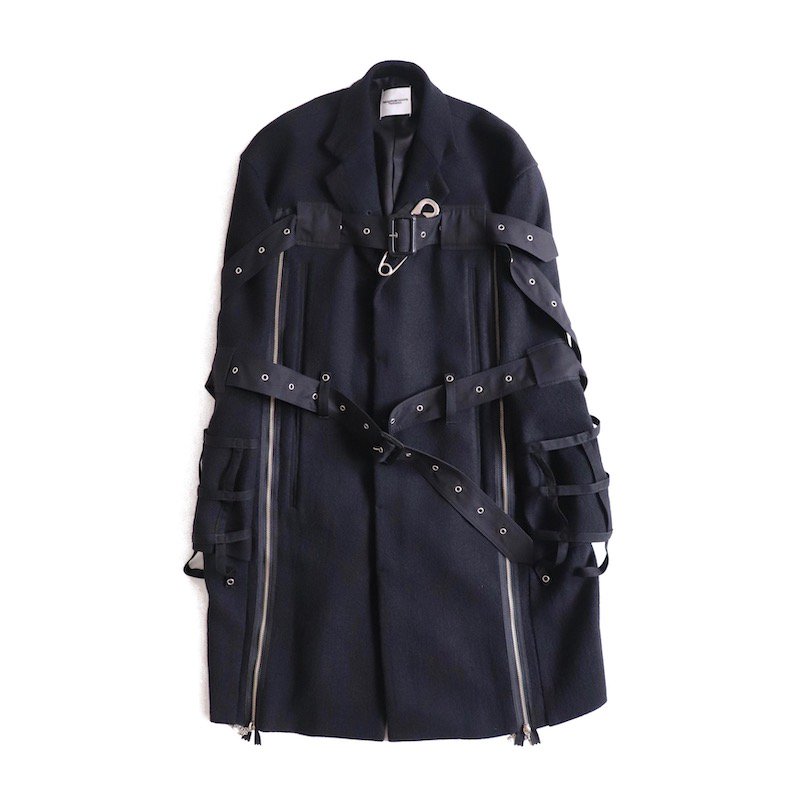 music staff strapped chesterfield coat. (black.)
