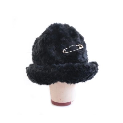 huge synthetic fur hat. (black.)