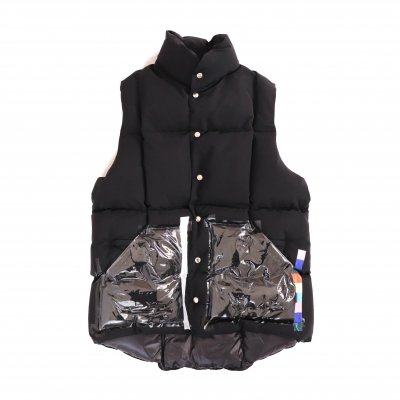 oversized mountain vest. (black.)
