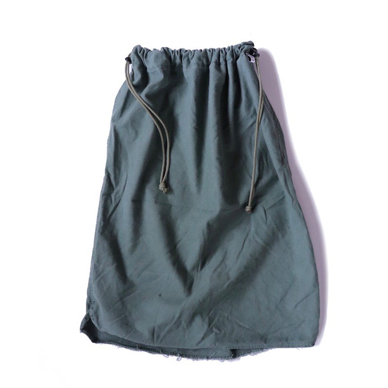 laundry bag skirt. (A) 