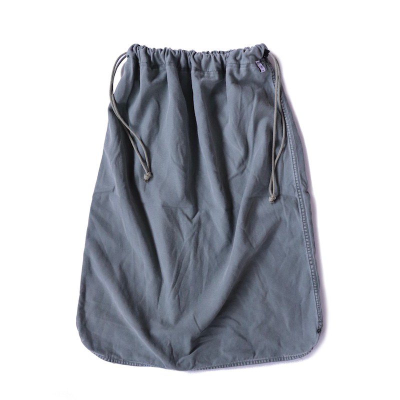 laundry bag skirt. (C) 