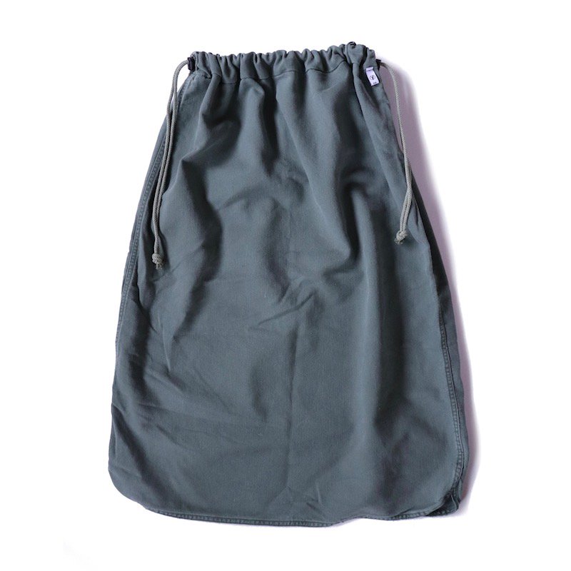laundry bag skirt. (E) 