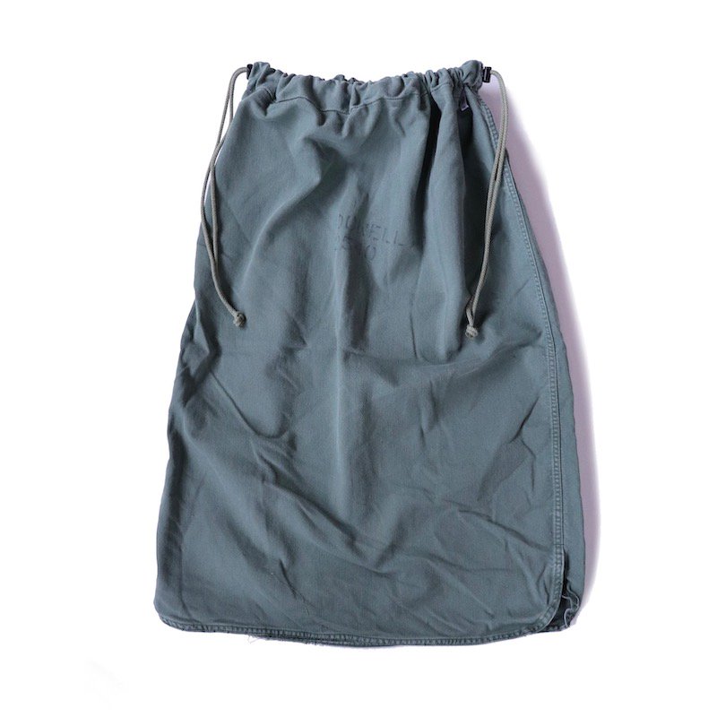 laundry bag skirt. (F) 