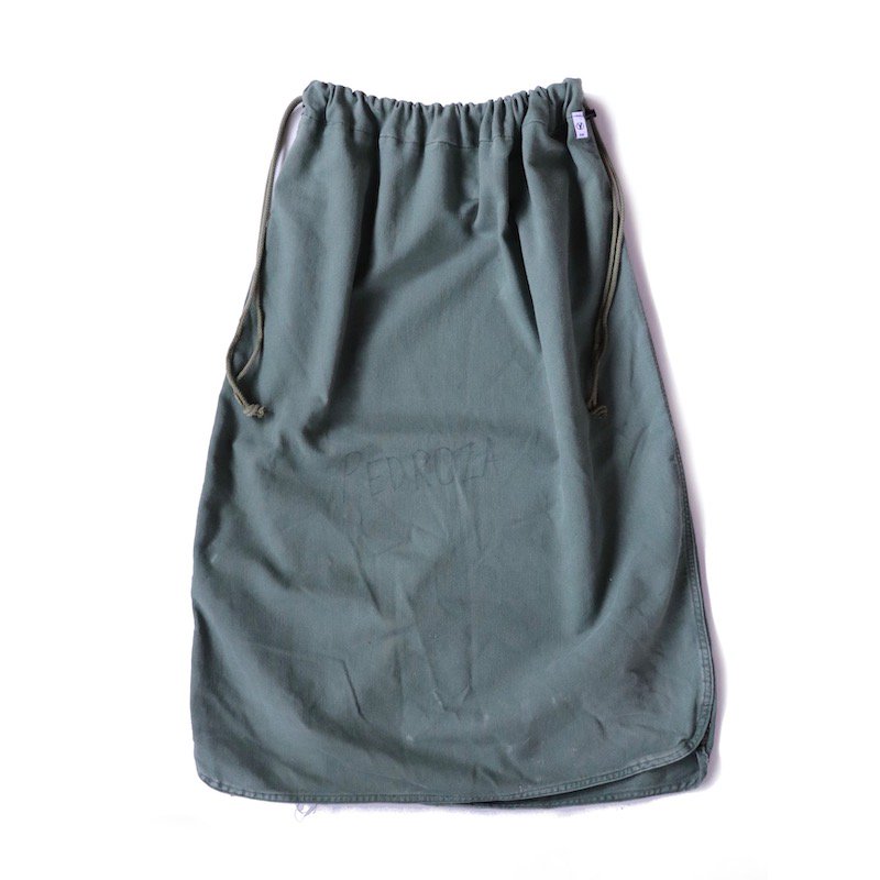 laundry bag skirt. (J) 