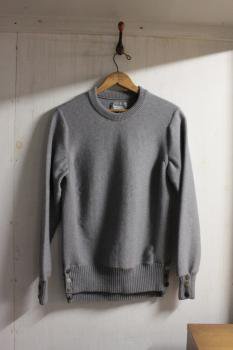 sports sweater. -gray.-