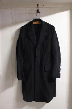 chesterfield coat. -black.-