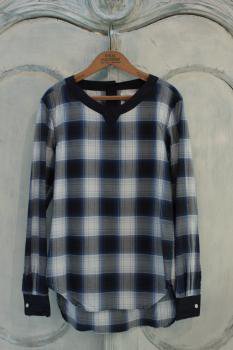 rounded neck shirt. navy. (ombre plaid.)