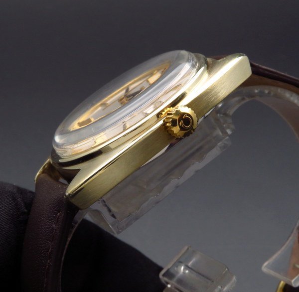 オメガ コンステレーション Cライン クロノメーター自動巻き メンズ 腕時計 ゴールドGP シルバー文字盤 Cal.564