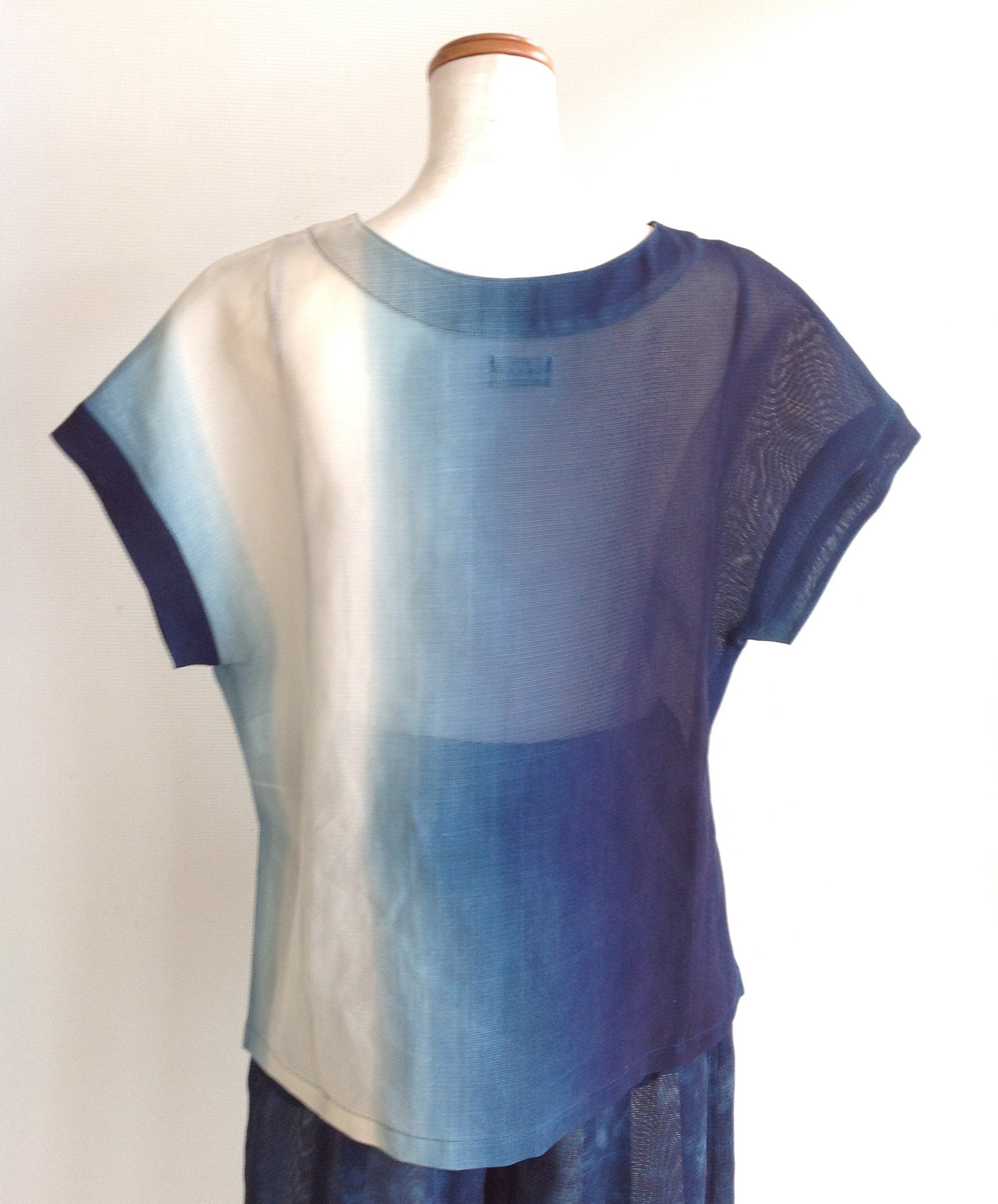 伝統織物のトップブランド夏塩沢に本藍染めを施した洋服オリジナル