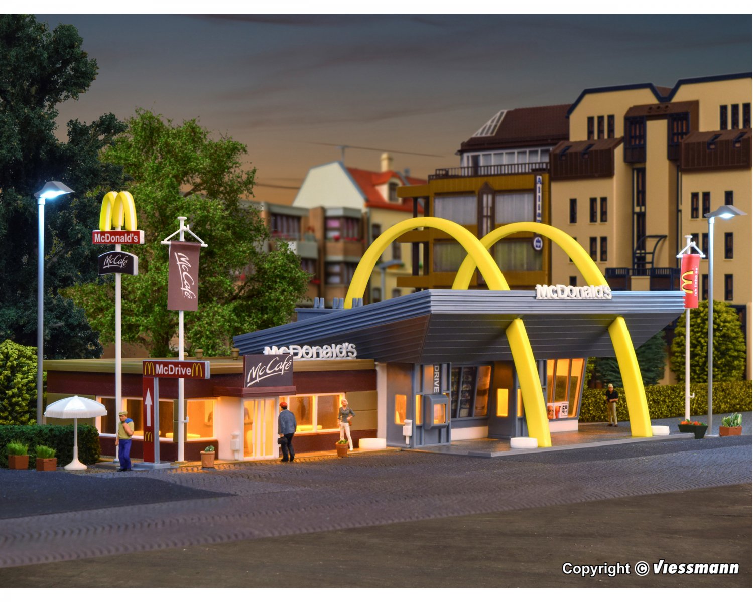 フォルマー(Vollmer) HO McDonald`s fast food restaurant with McCafe 43635-  欧州鉄道模型専門店 global-train
