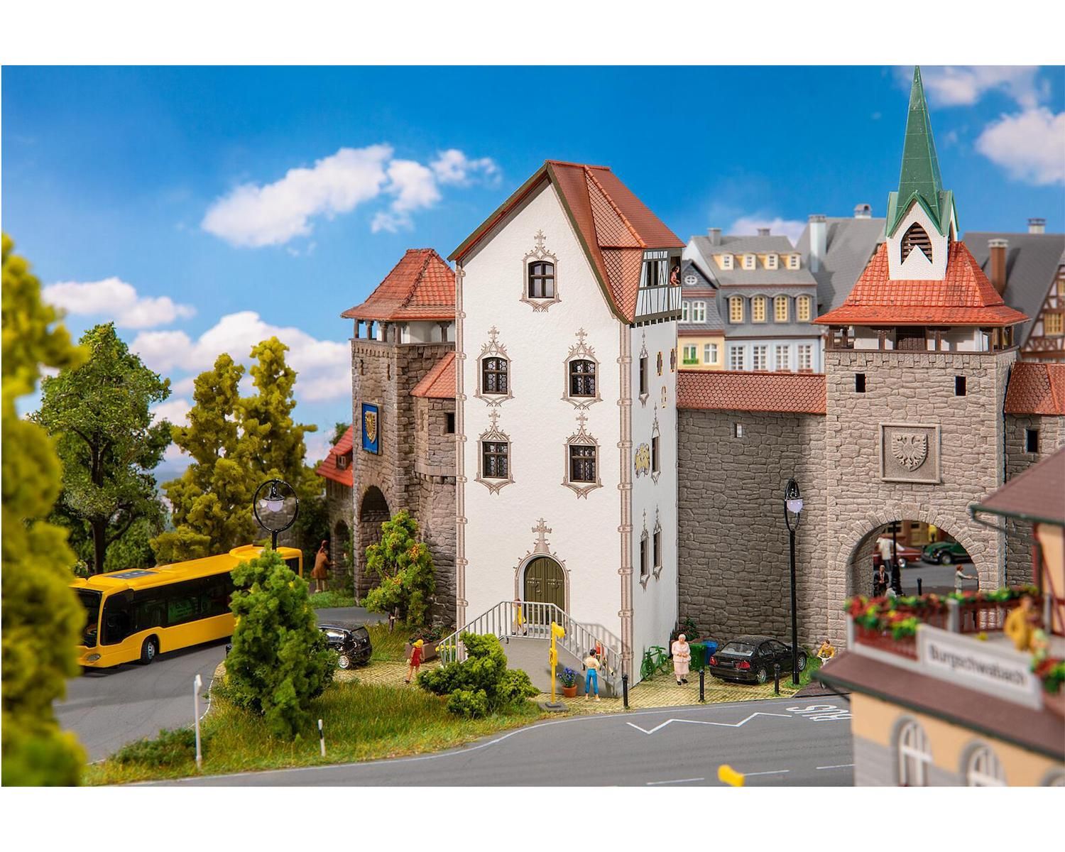 ファーラー(Faller) HO Town house with model-making shop