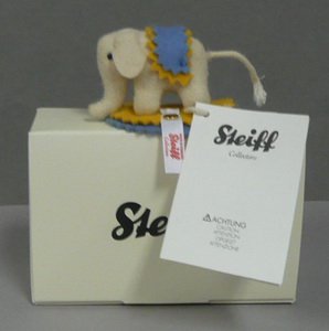 シュタイフ【steiff】シュタイフ135周年記念 5㎝ EA021442 - シュタイフ テディベア通販ショップ【シュタイフメイト】  取扱商品数2,000点以上！