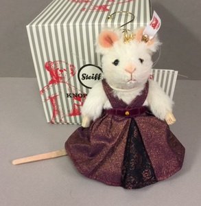 シュタイフ Steiff マウス クイーンオーナメント くるみ割り人形とねずみの王様 11cm Ean シュタイフ テディベア通販ショップ シュタイフメイト 取扱商品数2 000点以上