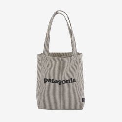 <img class='new_mark_img1' src='https://img.shop-pro.jp/img/new/icons14.gif' style='border:none;display:inline;margin:0px;padding:0px;width:auto;' />PATAGONIA(ѥ˥) Recycled Market Tote(ꥵޡåȥȡ) Fitz Roy Icon: Farrier Stripe Forge Grey