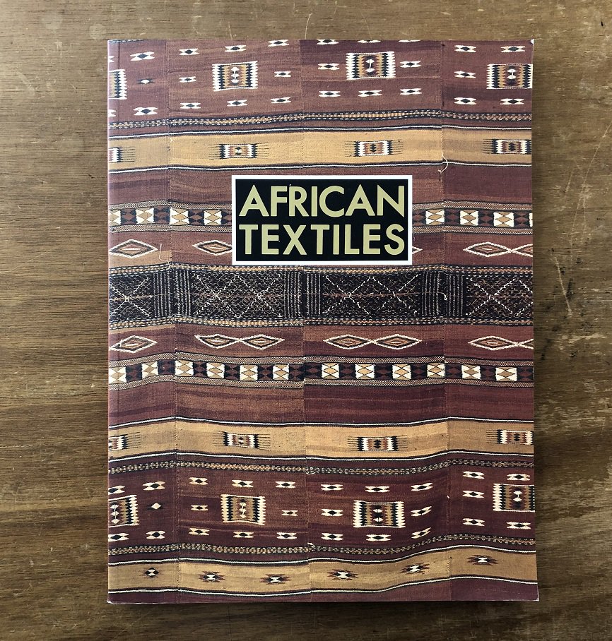 AFRICAN TEXTILES アフリカの染織 - books used and new