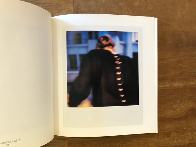 アニエスベー写真集「写真家たちとプレッション・ボタン・カーディガンファッション