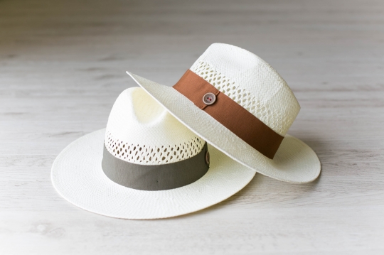 CATARZI White ribbon Hat