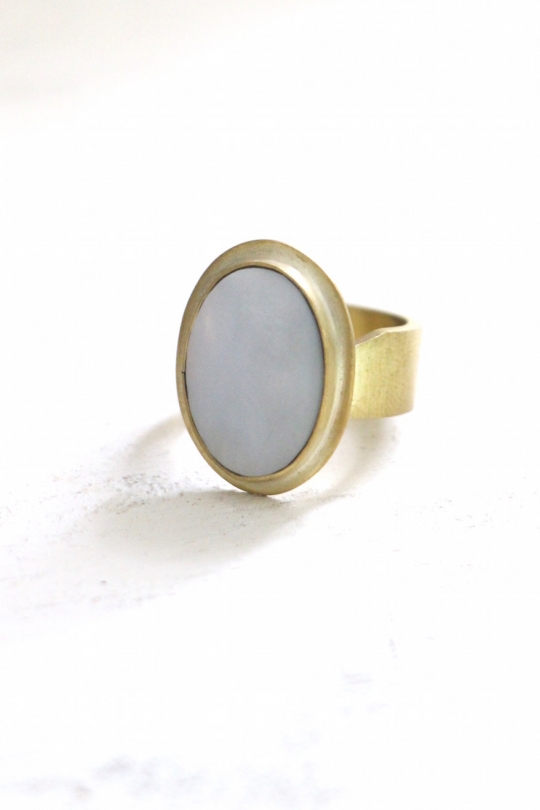 ora ten mother of pearl gold ring