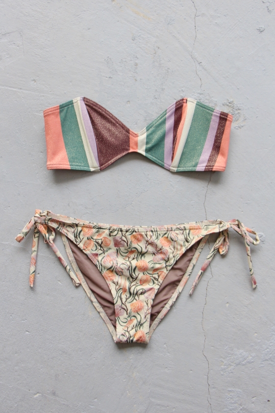 TATIANE DE FREITAS stripe × shell shorts bikini