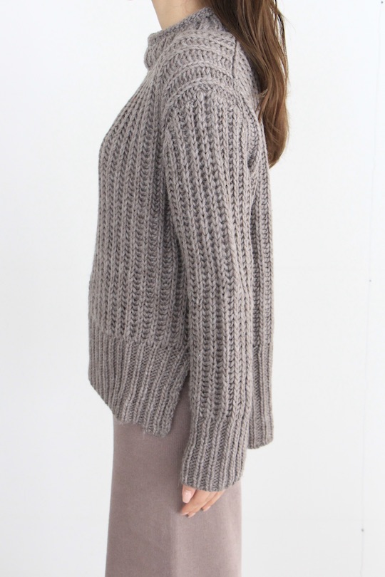 indi&cold high-neck cable greige knit