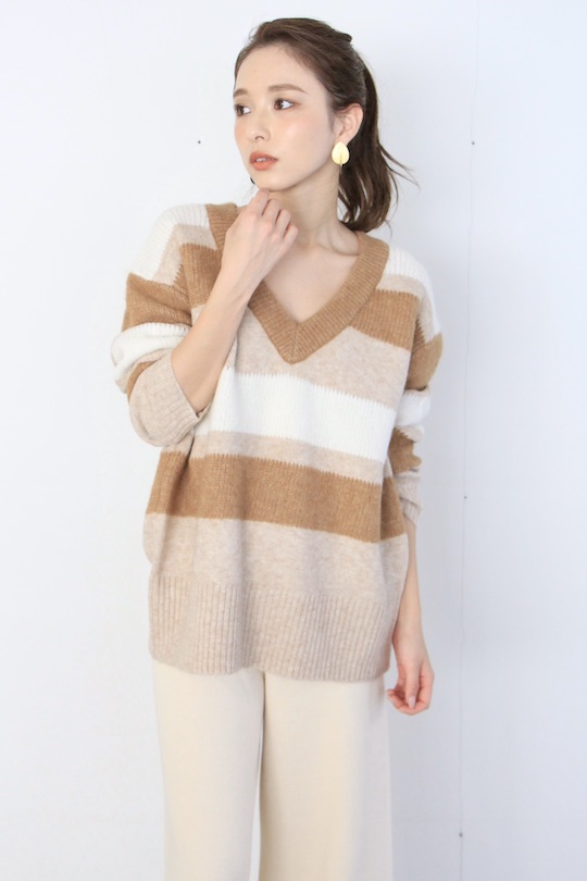 Simple mulch color border Vneck knit