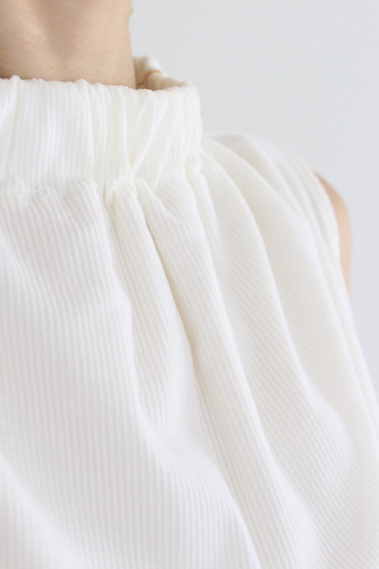 LaLaLei high-neck white sleeveless TOPS