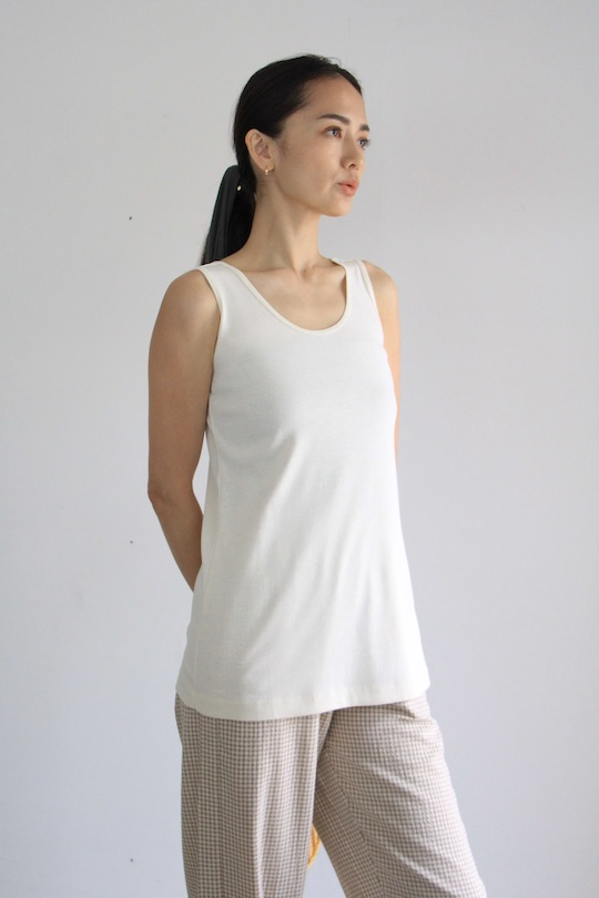 by basic cotton  sleevelss Tops white