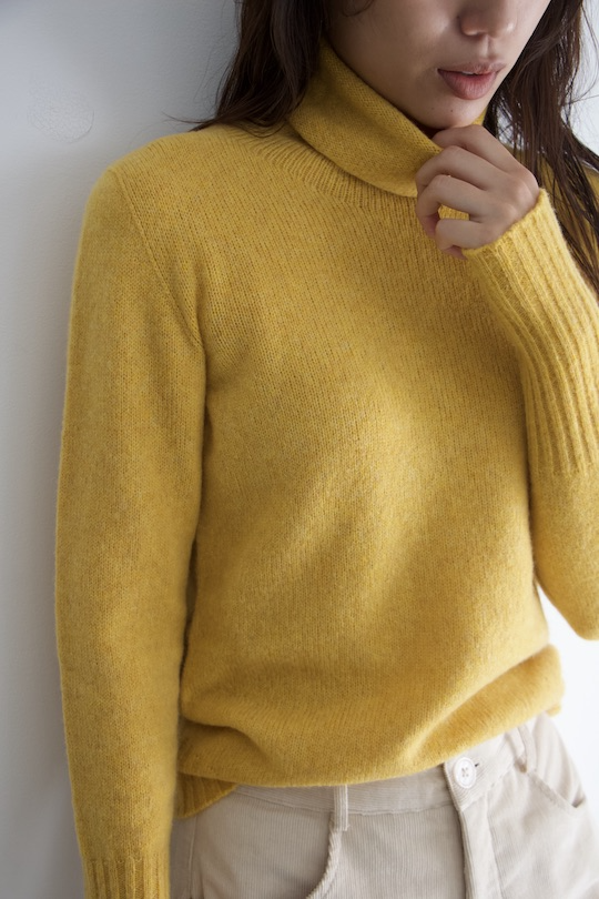 roberto collina yellow turtle knit