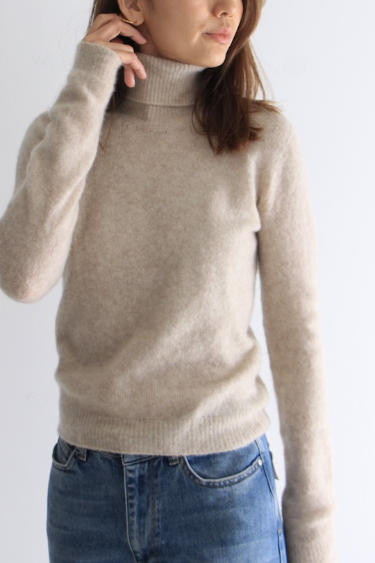 <img class='new_mark_img1' src='https://img.shop-pro.jp/img/new/icons34.gif' style='border:none;display:inline;margin:0px;padding:0px;width:auto;' />roberto collina CASHMERE turtle knit